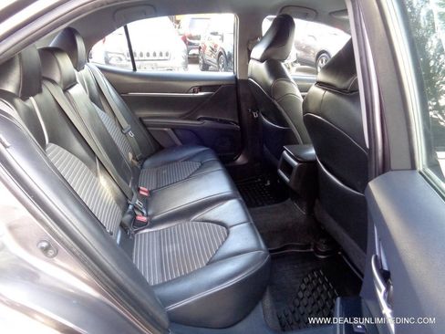 Used 2018 Toyota Camry SE w/ Convenience Package image 16