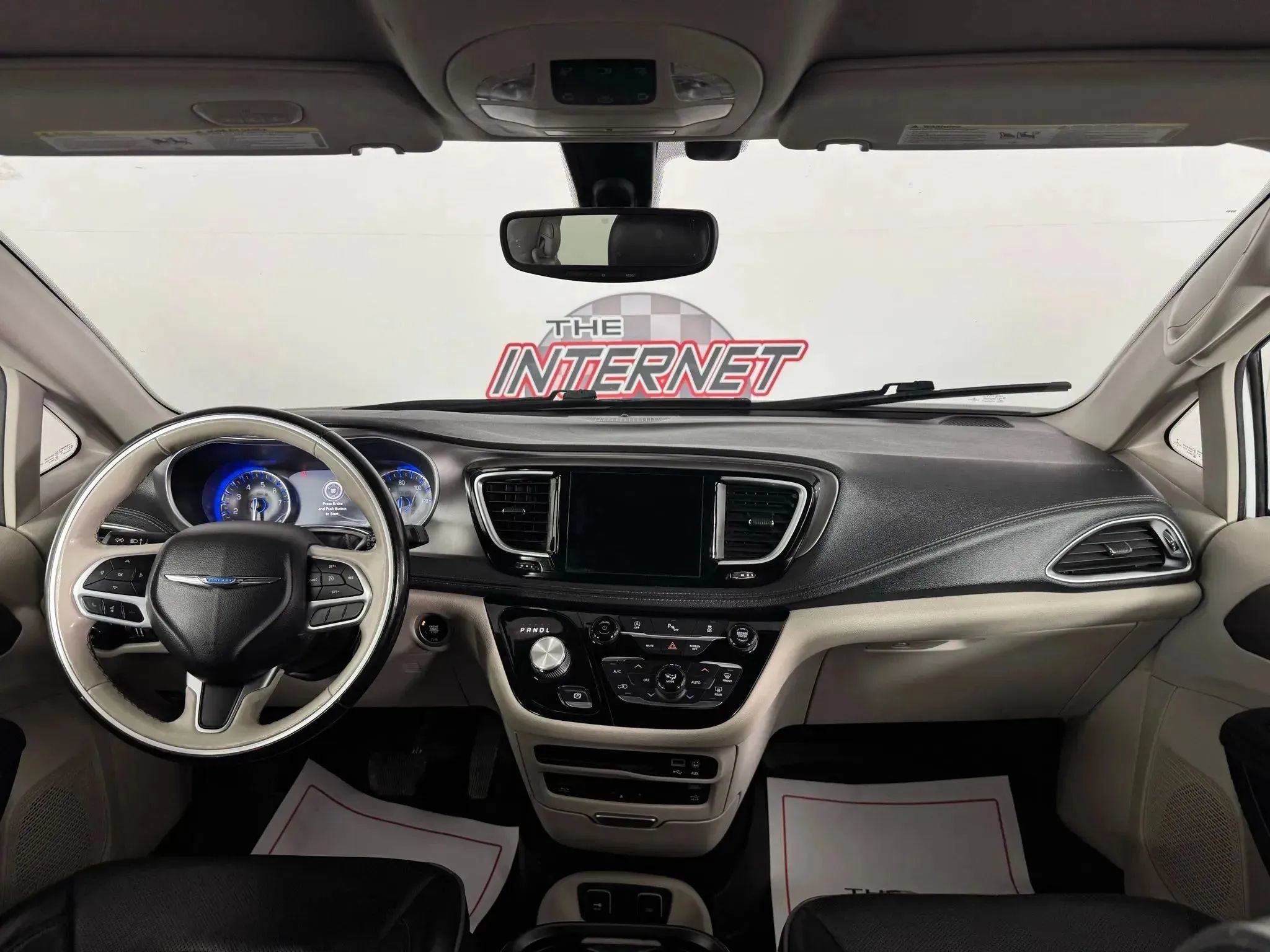 Used 2019 Chrysler Pacifica Limited FWD image 11