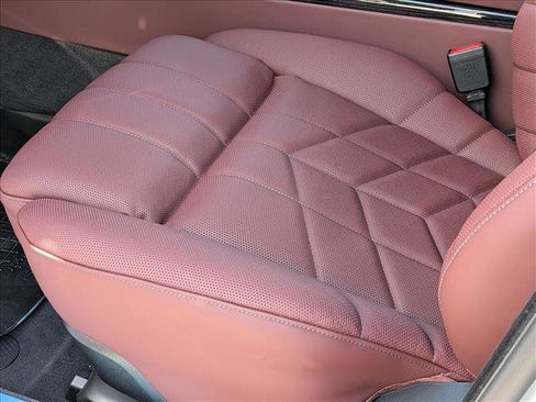 New 2026 BMW 750e xDrive image 4