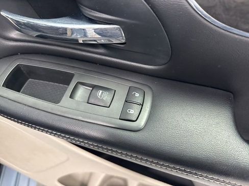 Used 2013 Chrysler Town & Country Touring image 25