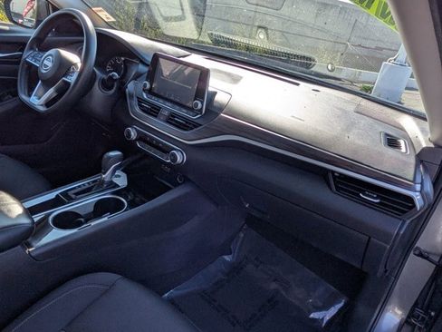 Used 2024 Nissan Altima 2.5 SV image 6