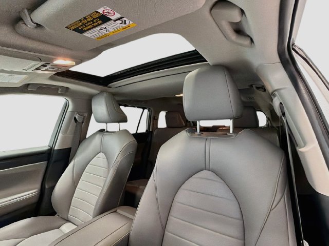 Used 2022 Toyota Highlander XLE AWD/4WD image 18