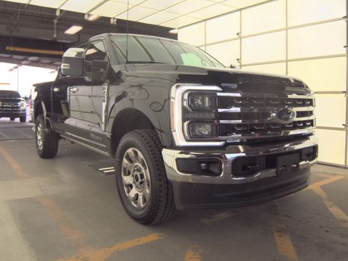 Used 2025 Ford F250 Lariat w/ Chrome Package AWD/4WD image 4