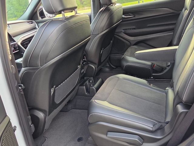 Used 2024 Jeep Grand Cherokee L Altitude RWD image 8