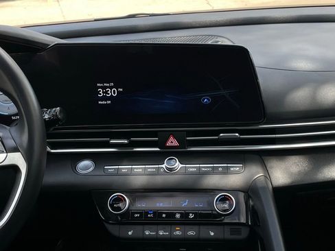 Used 2025 Hyundai Elantra SEL FWD image 17