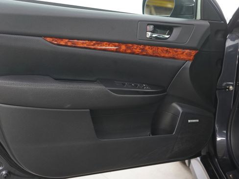 Used 2011 Subaru Legacy 2.5i Limited AWD/4WD image 17