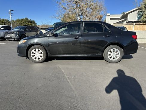 Used 2010 Toyota Corolla LE image 2
