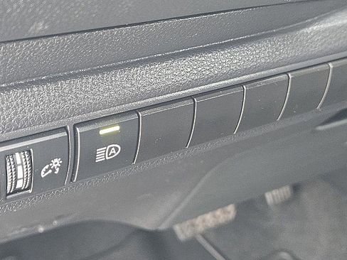 Used 2025 Toyota Corolla LE image 19