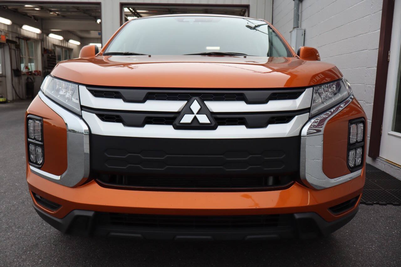 Used 2025 Mitsubishi Outlander Sport ES AWD/4WD image 2