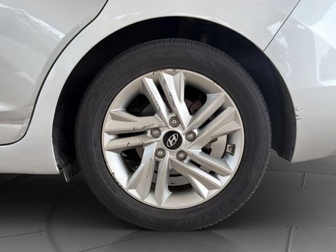 Used 2020 Hyundai Elantra SEL FWD image 25