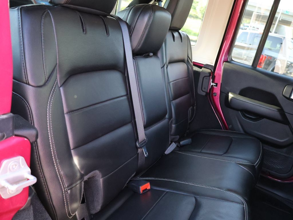 Used 2022 Jeep Wrangler Unlimited Sahara w/ LED Lighting Group AWD/4WD image 12