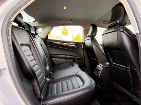 Used 2018 Ford Fusion SE w/ Equipment Group 602A FWD image 18