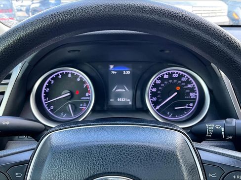 Used 2021 Toyota Camry LE image 23