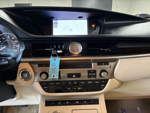 Used 2013 Lexus ES 350 Sedan image 16