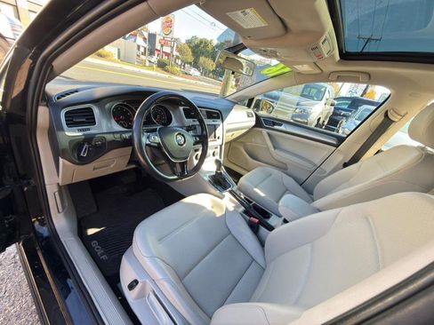 Used 2016 Volkswagen Golf SE image 10