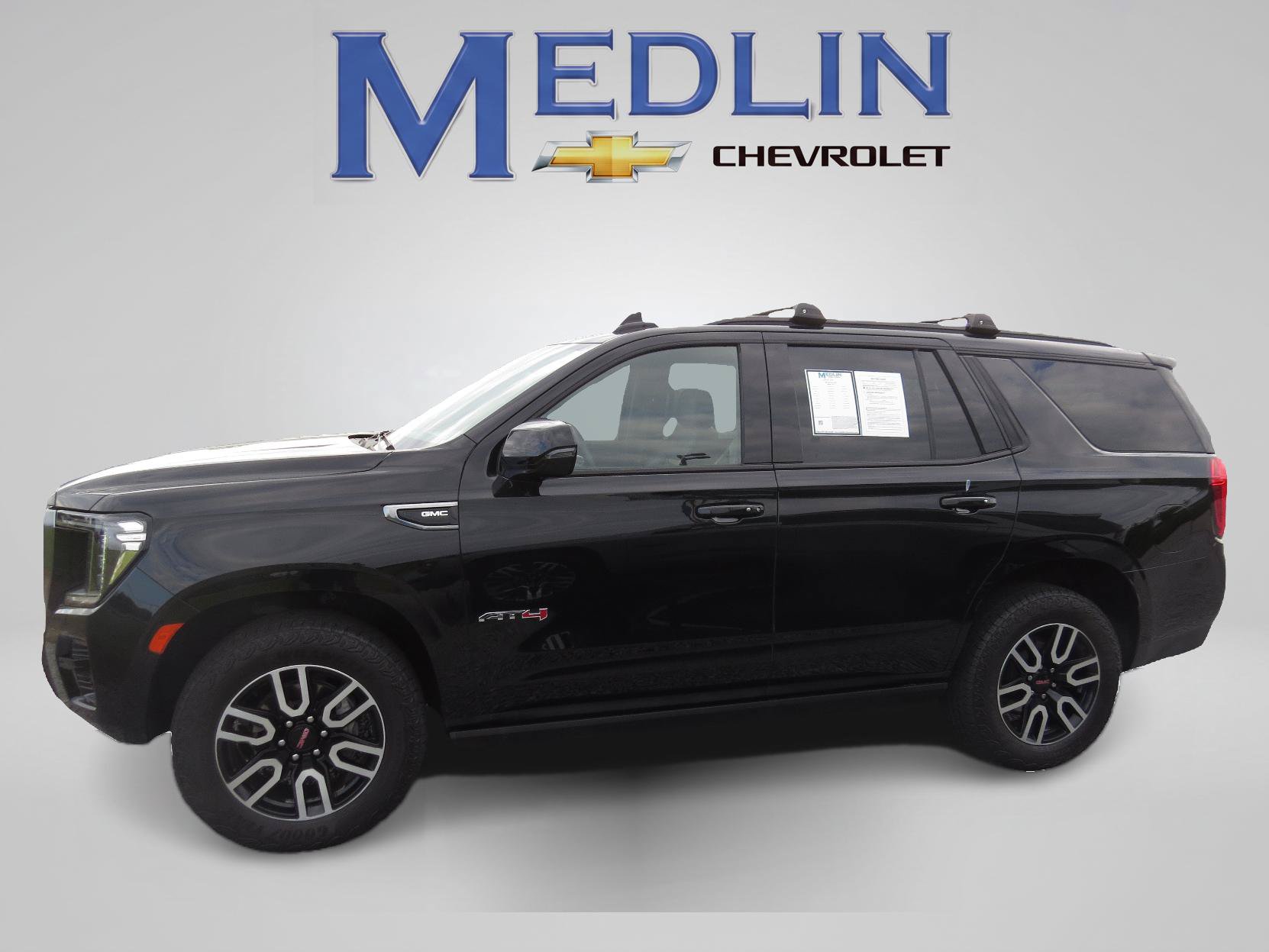 Used 2023 GMC Yukon AT4 AWD/4WD image 3