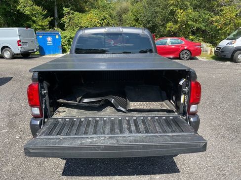 Used 2018 Toyota Tacoma TRD Off-Road w/ Technology Package image 25