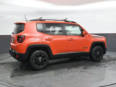 Used 2018 Jeep Renegade Latitude w/ Cold Weather Group image 2