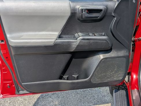 Used 2019 Toyota Tacoma SR AWD/4WD image 17