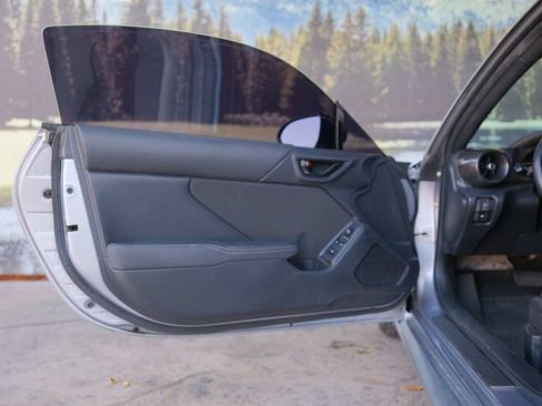 Used 2022 Toyota GR86 w/ ALL Weather Mat Package (TMS) RWD image 11