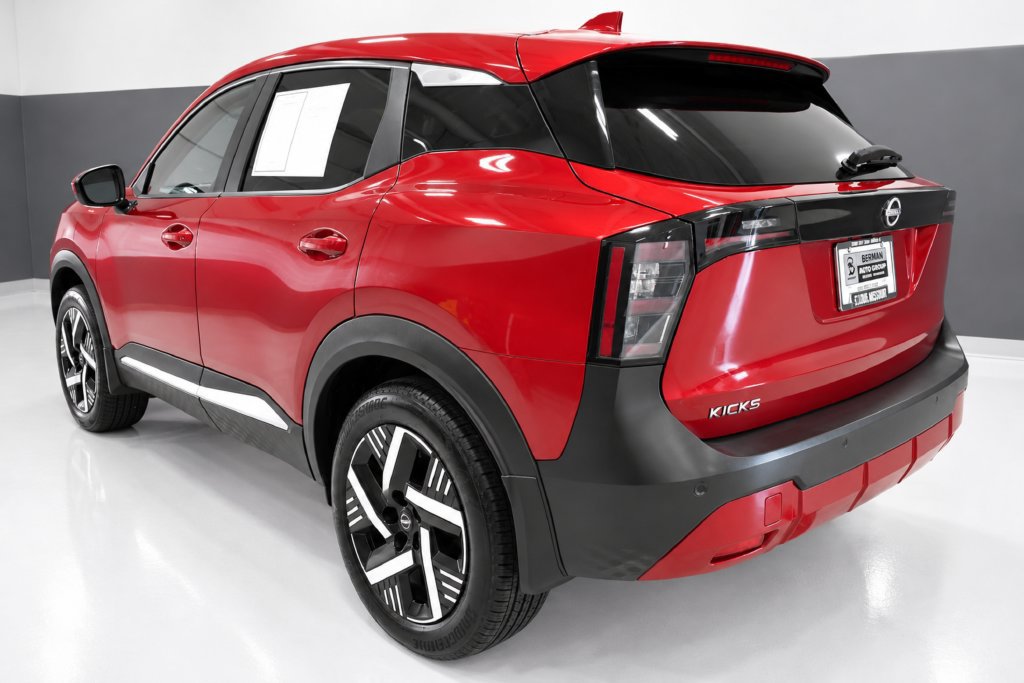 Certified 2025 Nissan Kicks SV FWD image 3