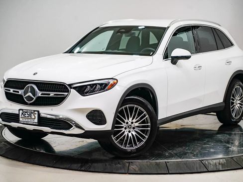 Used 2025 Mercedes-Benz GLC 300 image 1