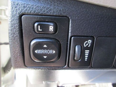 Used 2016 Toyota Corolla LE FWD image 18