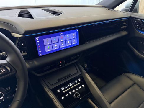 Certified 2025 Porsche Macan 4S Electric image 18