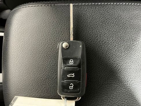 Used 2012 Volkswagen Passat 2.5 SE image 30