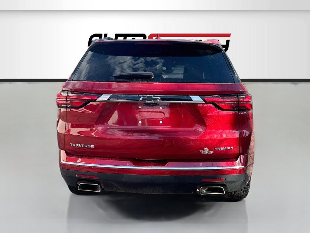 Used 2023 Chevrolet Traverse Premier FWD image 6