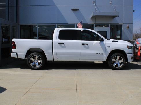 New 2026 RAM 1500 Express AWD/4WD image 4