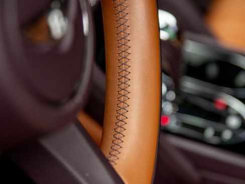 Used 2021 Bentley Bentayga AWD/4WD image 14
