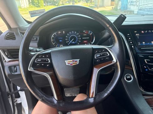 Used 2019 Cadillac Escalade Luxury AWD/4WD image 17