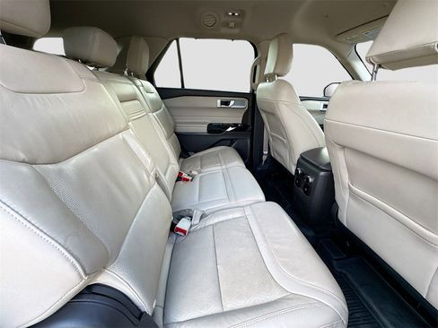 Used 2022 Ford Explorer Platinum w/ Equipment Group 601A image 27