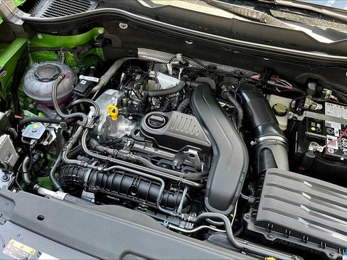 New 2025 Volkswagen Taos SE image 17