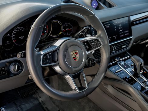 Used 2020 Porsche Cayenne image 17