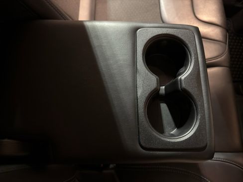 Used 2019 Jeep Cherokee Latitude Plus w/ Comfort/Convenience Group image 28