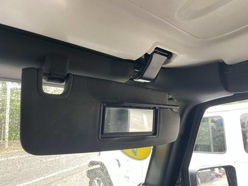 Used 2015 Jeep Wrangler Unlimited Sahara w/ Connectivity Group AWD/4WD image 29