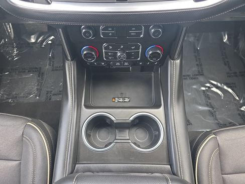 Used 2023 Chevrolet Suburban Premier image 12