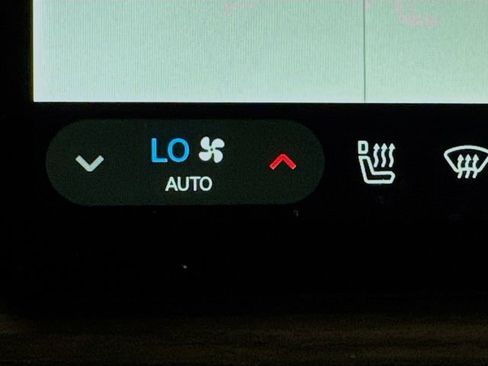 Used 2023 Rivian R1S Launch Edition image 24