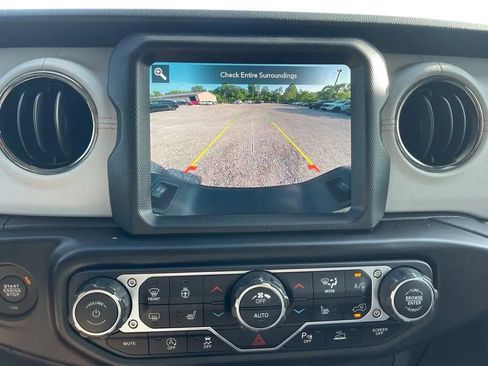 Used 2022 Jeep Gladiator High Altitude AWD/4WD image 25