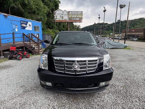 Used 2011 Cadillac Escalade Luxury AWD/4WD image 5