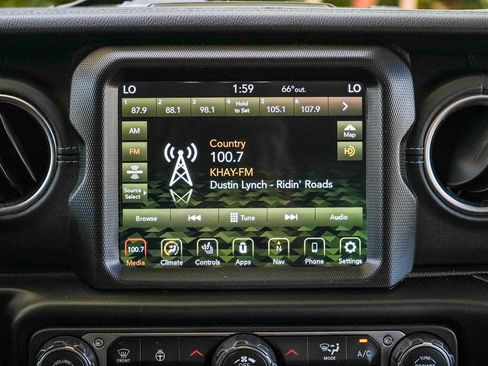 Used 2022 Jeep Wrangler Unlimited Rubicon 4xe w/ Cold Weather Group AWD/4WD image 13