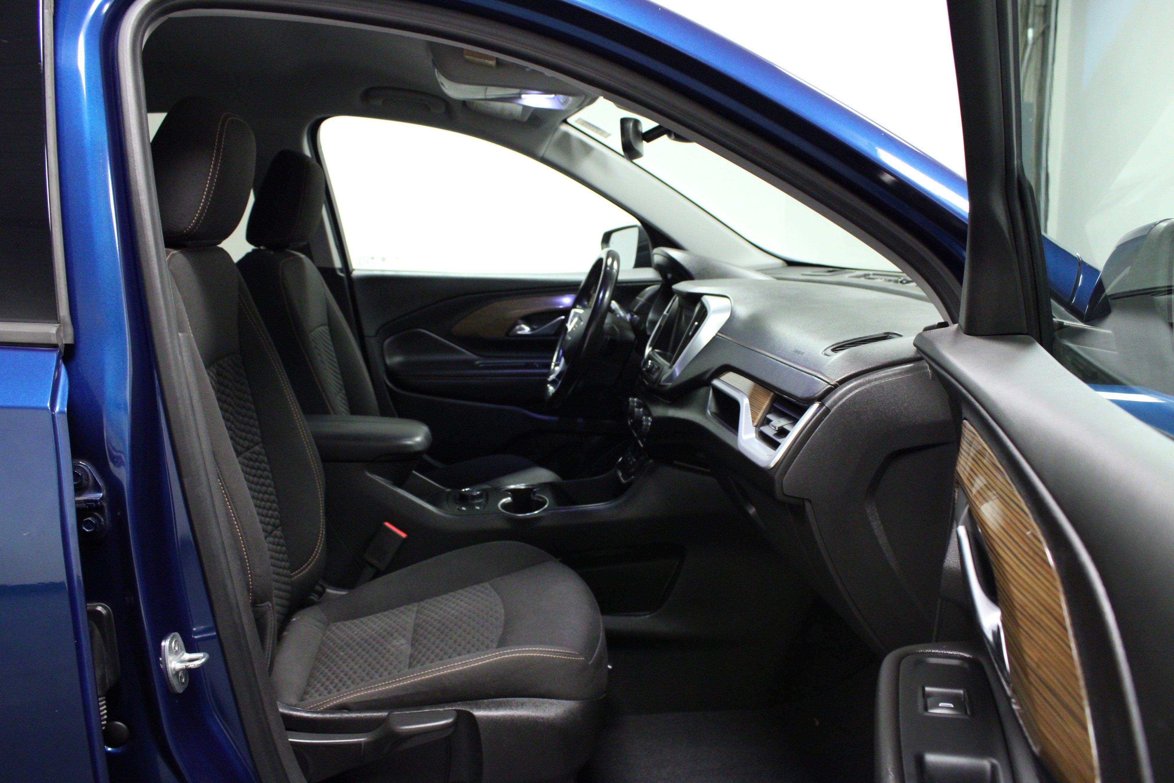 Used 2020 GMC Terrain SLE w/ Driver Convenience Package AWD/4WD image 16