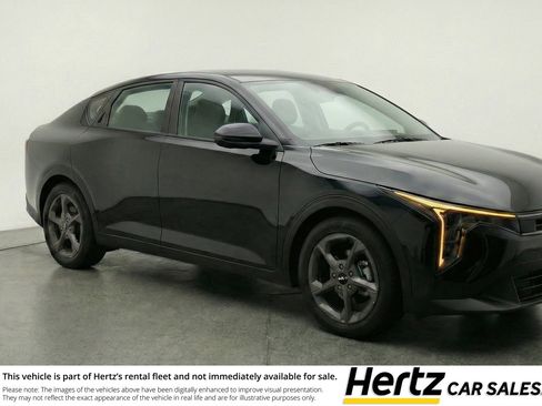 Used 2025 Kia K4 LXS image 1