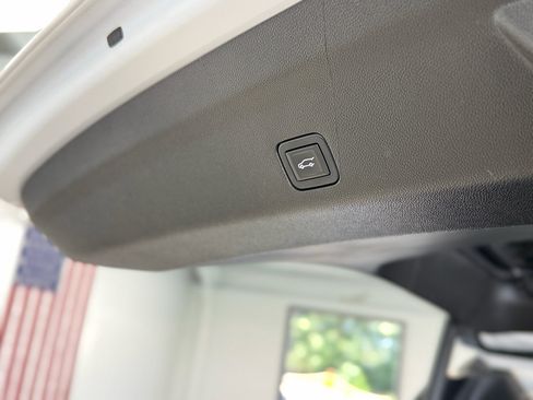 Used 2023 GMC Yukon XL Denali AWD/4WD image 39