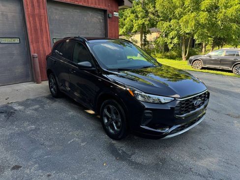 Used 2024 Ford Escape ST-Line w/ Tech Pack #1 AWD/4WD image 3