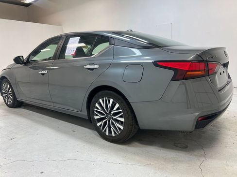 Used 2024 Nissan Altima 2.5 SV FWD image 11