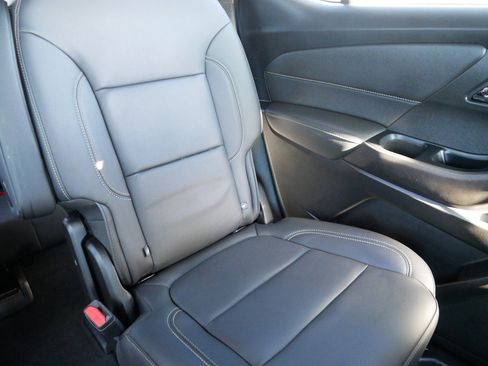 Used 2023 Chevrolet Traverse LT w/ LT Premium Package image 14