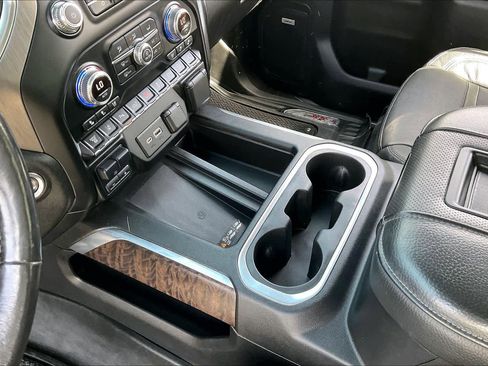 Used 2021 GMC Sierra 2500 Denali w/ Denali Black Diamond Edition image 17